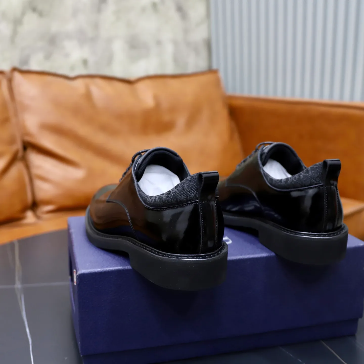 Factory price: 640💰Top original order Brand: Dior DIOR Standard code: Men's size 39-44 (38/45/can be customized) Grade: Same style as the official website Original order quality Material: Original cowhide Water-dyed cowhide lining Original distinguished outsole Style category: Men's fashionable casual leather shoes Distinguished big-name luxury elements top luxury Color: Color of the actual picture